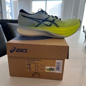 Asics MetaSpeed sky + carbon plated shoe